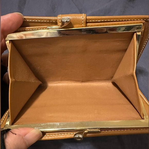 Authentic Gucci vintage compact wallet w/ kisslock - Picture 3 of 10